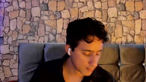 Snapshot of derekk_cute chatting on 01-22-25, 06:10 DEREKK online show from 01-22-25, 06:10