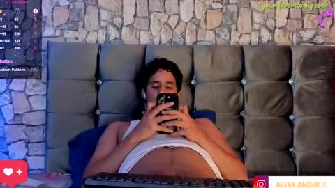 Snapshot of derekk_cute chatting on 01-29-25, 06:43 DEREKK online show from 01-29-25, 06:43