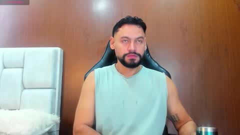 Snapshot of derrybigger_cm chatting on 10-30-25, 02:18 DerryBigger CM online show from 10-30-25, 02:18