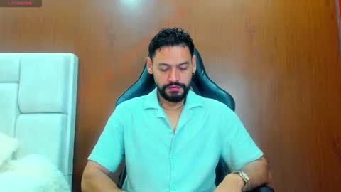 Snapshot of derrybigger_cm chatting on 11-23-25, 02:17 DerryBigger CM online show from 11-23-25, 02:17