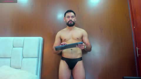 Snapshot of derrybigger_cm chatting on 12-19-25, 07:43 DerryBigger CM online show from 12-19-25, 07:43