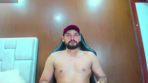 Snapshot of derrybigger_cm chatting on 03-12-26, 12:17 DerryBigger CM online show from 03-12-26, 12:17