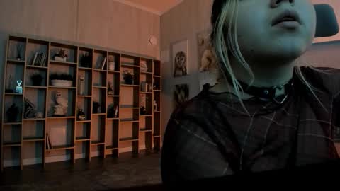 Dia online show from 10-24-25, 06:43