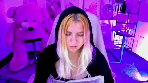 Dia online show from 11-28-25, 12:35