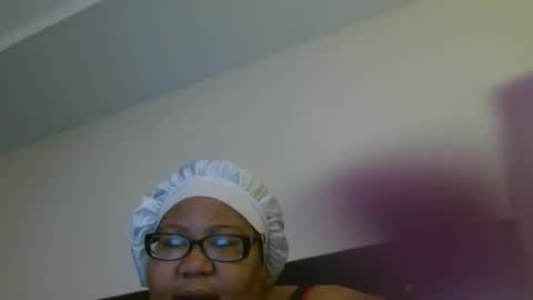 Snapshot of diamondbbwqueen chatting on 05-17-26, 02:02 diamondbbwqueen online show from 05-17-26, 02:02