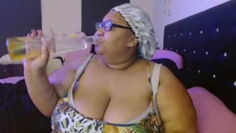 Snapshot of diamondbbwqueen chatting on 07-26-26, 04:31 diamondbbwqueen online show from 07-26-26, 04:31