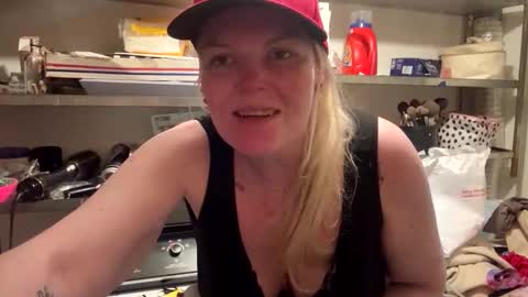 Snapshot of dickeddownsouth chatting on 04-22-26, 05:21 Beau online show from 04-22-26, 05:21