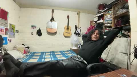 Snapshot of dieciochocentimetross chatting on 06-15-26, 10:56 dieciochocentimetross online show from 06-15-26, 10:56