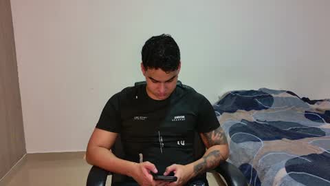 Snapshot of diego_cazas chatting on 06-17-26, 02:25 DIEGO CAZAS online show from 06-17-26, 02:25
