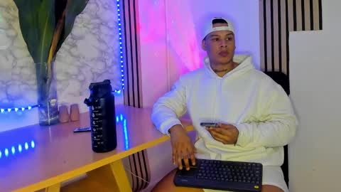 Snapshot of diegomiller_ chatting on 02-11-26, 03:33 diegomiller_ online show from 02-11-26, 03:33