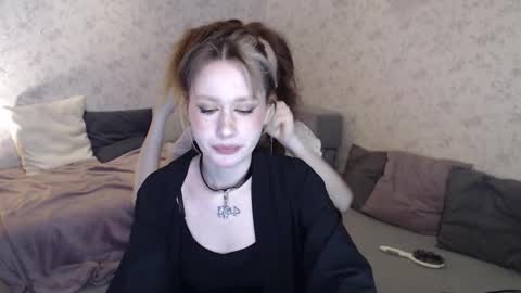 Hi im Alice 3 Im usualy online 03-10 or 17-21 UTC0 online show from 02-09-26, 10:03