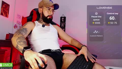 Snapshot of diilanhot chatting on 04-01-26, 11:13 Dylan online show from 04-01-26, 11:13