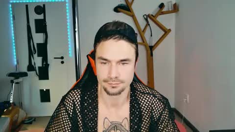 Snapshot of dilldoeass chatting on 01-08-25, 12:47 Dario Dolce online show from 01-08-25, 12:47