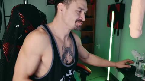 Snapshot of dilldoeass chatting on 02-16-25, 10:21 Dario Dolce online show from 02-16-25, 10:21