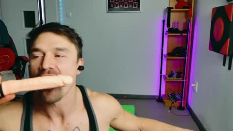 Snapshot of dilldoeass chatting on 02-27-25, 11:31 Dario Dolce online show from 02-27-25, 11:31