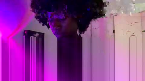 Snapshot of dimedoll33 chatting on 11-03-25, 02:46 black american princess online show from 11-03-25, 02:46