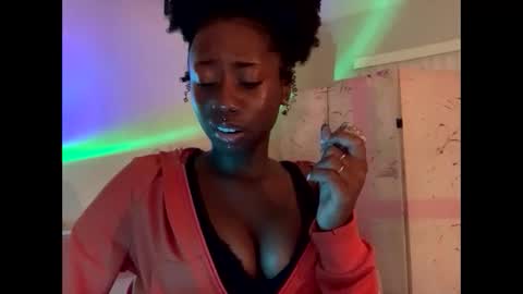 Snapshot of dimedoll33 chatting on 11-28-25, 10:56 black american princess online show from 11-28-25, 10:56