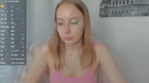 Snapshot of dina_sunshine chatting on 07-18-26, 12:42 Dina online show from 07-18-26, 12:42