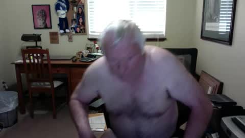 Snapshot of dirtrider195080438 chatting on 06-04-26, 01:06 dirtrider195080438 online show from 06-04-26, 01:06