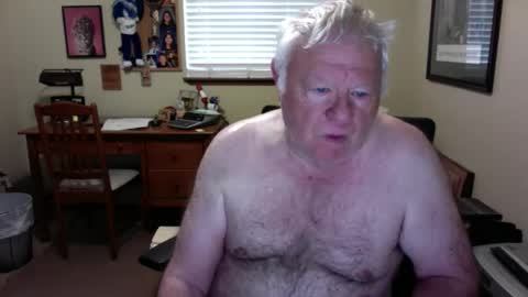Snapshot of dirtrider195080438 chatting on 06-06-26, 02:22 dirtrider195080438 online show from 06-06-26, 02:22