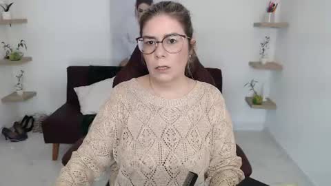 Snapshot of diva_milf chatting on 06-21-26, 03:03 Diva online show from 06-21-26, 03:03