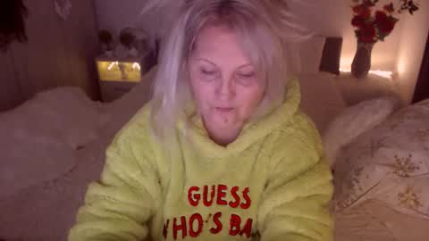 Snapshot of divineblond chatting on 02-12-26, 10:38 Alexxa online show from 02-12-26, 10:38