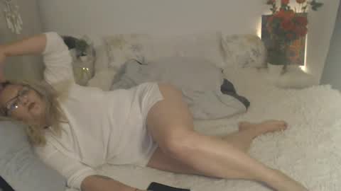 Snapshot of divineblond chatting on 02-23-26, 11:35 Alexxa online show from 02-23-26, 11:35