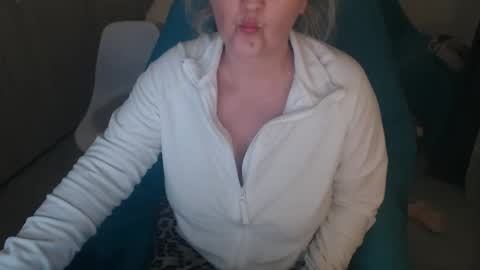 Snapshot of divineblond chatting on 03-15-26, 08:15 Alexxa online show from 03-15-26, 08:15