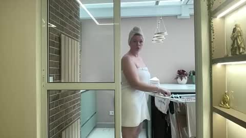 Ctia But I prefer to be called DOCE online show from 10-28-25, 03:36