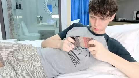 Alex online show from 05-30-26, 01:03