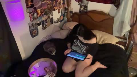 Snapshot of doll_lovely chatting on 03-18-26, 05:32 Doll online show from 03-18-26, 05:32