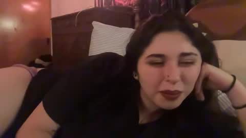 Snapshot of doll_lovely chatting on 04-11-26, 04:39 Doll online show from 04-11-26, 04:39