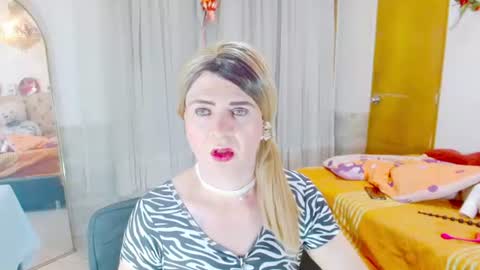Snapshot of dolldirtyxxx1 chatting on 06-14-26, 05:42 ilona online show from 06-14-26, 05:42