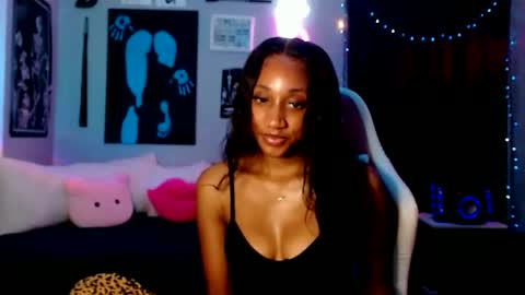 Snapshot of dollfacebeauty_x chatting on 09-13-25, 02:33 Princess DollfaceBeauty online show from 09-13-25, 02:33