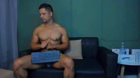 Snapshot of dominc_berry chatting on 05-12-26, 12:02 Dominc berry online show from 05-12-26, 12:02