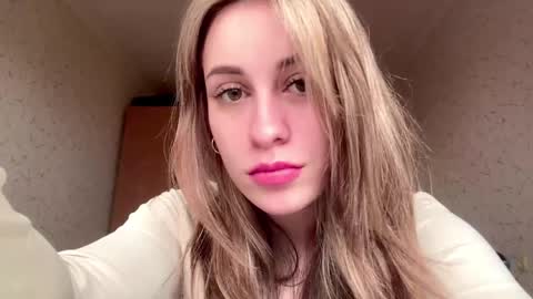 Mia online show from 04-01-26, 08:37