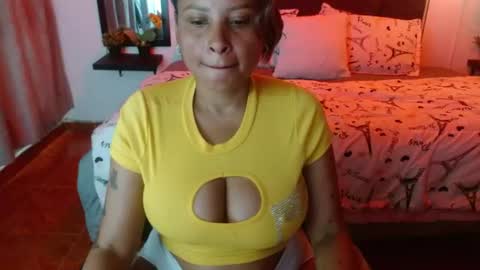 Snapshot of domink_gilr chatting on 06-10-26, 08:19 D O M I N K online show from 06-10-26, 08:19
