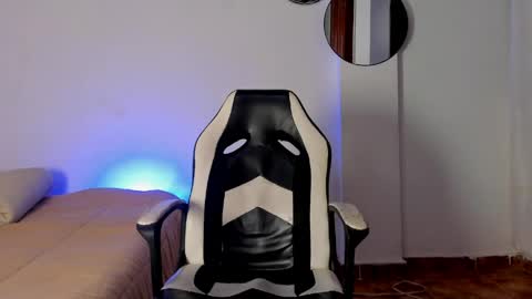 dominyck_ online show from 05-06-26, 05:46