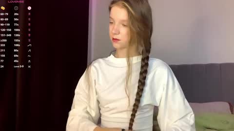 Snapshot of domitilabarrus chatting on 04-30-26, 02:51 Kira online show from 04-30-26, 02:51