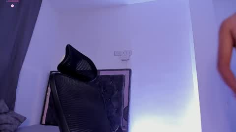 Donat Independent Model online show from 05-17-26, 02:09