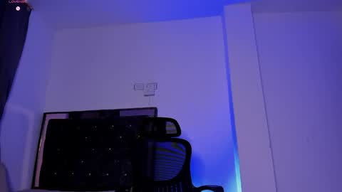 Snapshot of donathoo chatting on 06-04-26, 09:32 Donat Independent Model online show from 06-04-26, 09:32
