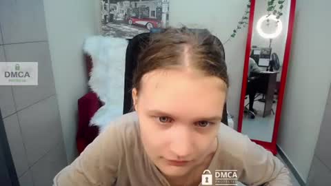 Sia online show from 06-19-26, 09:02