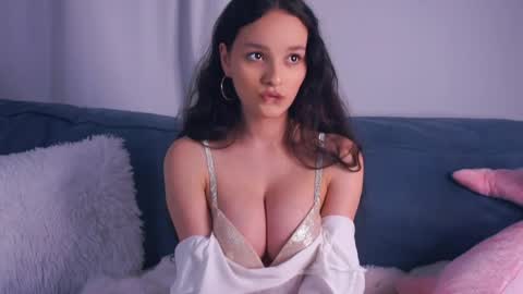 Victoria online show from 05-11-26, 09:01