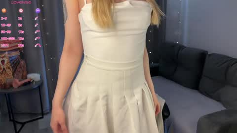 Snapshot of dontouchmyass chatting on 04-23-26, 10:56 Ely online show from 04-23-26, 10:56