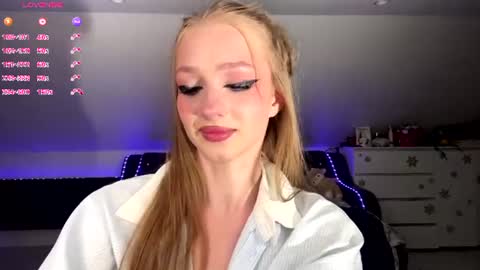 Snapshot of doreathagustave chatting on 07-17-26, 09:41 Anika online show from 07-17-26, 09:41