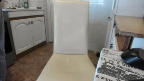 Snapshot of doriancretu95 chatting on 11-16-25, 09:37 menu below online show from 11-16-25, 09:37