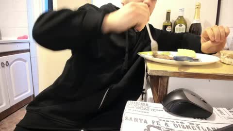 Snapshot of doriancretu95 chatting on 03-28-26, 10:26 menu below online show from 03-28-26, 10:26