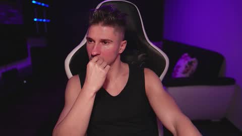 Snapshot of dorianreyes chatting on 10-29-25, 01:19 Dorian Reyes online show from 10-29-25, 01:19