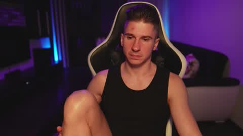 Snapshot of dorianreyes chatting on 11-05-25, 10:10 Dorian Reyes online show from 11-05-25, 10:10