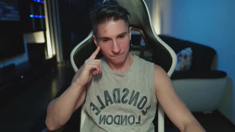 Snapshot of dorianreyes chatting on 11-08-25, 12:22 Dorian Reyes online show from 11-08-25, 12:22